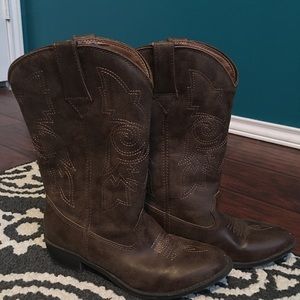 Faded Glory Brown boots size 4